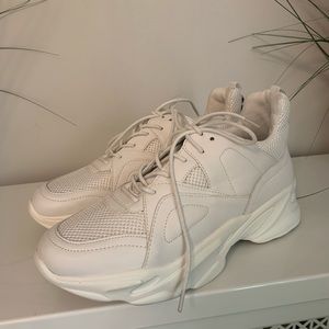 Steve Madden movement women’s white fabric sneaker